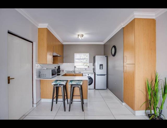 2 BEDROOM APARTMENT TO LET IN LONEHILL